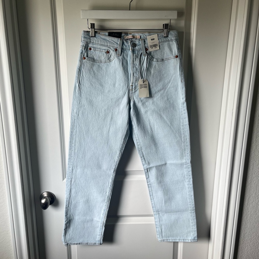 SALE! ⭐️ Levi’s Wedgie Straight Leg high rise light wash Jean - 26” inseam - Picture 6 of 16